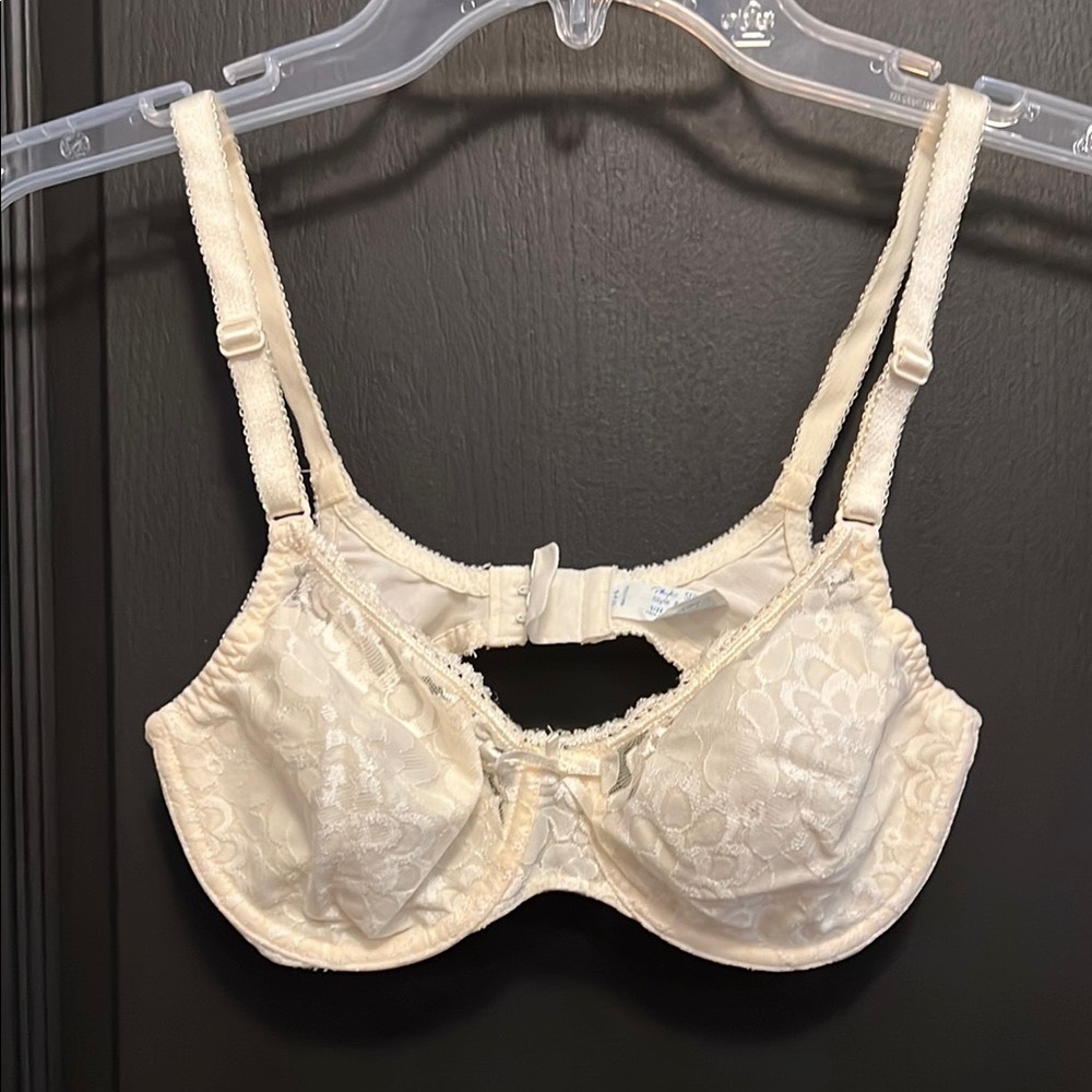 Playtex Secrets Cream Floral Lace Bra 34B #4247
